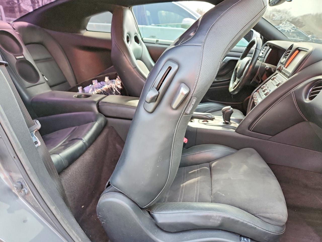 2016 Nissan Gt-R Premium - zdjęcie 10