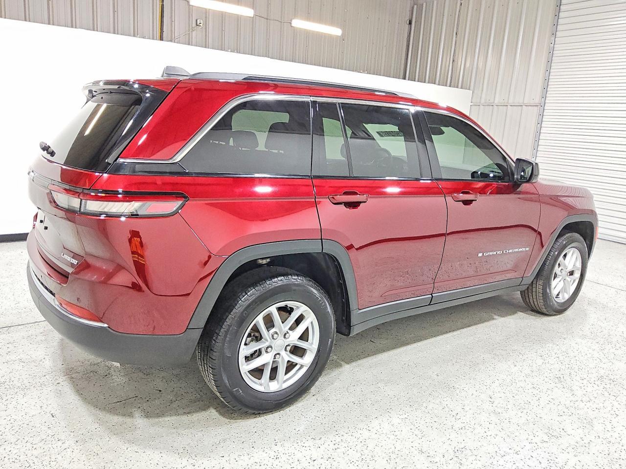 2025 Jeep Grand Cherokee Laredo - zdjęcie 3