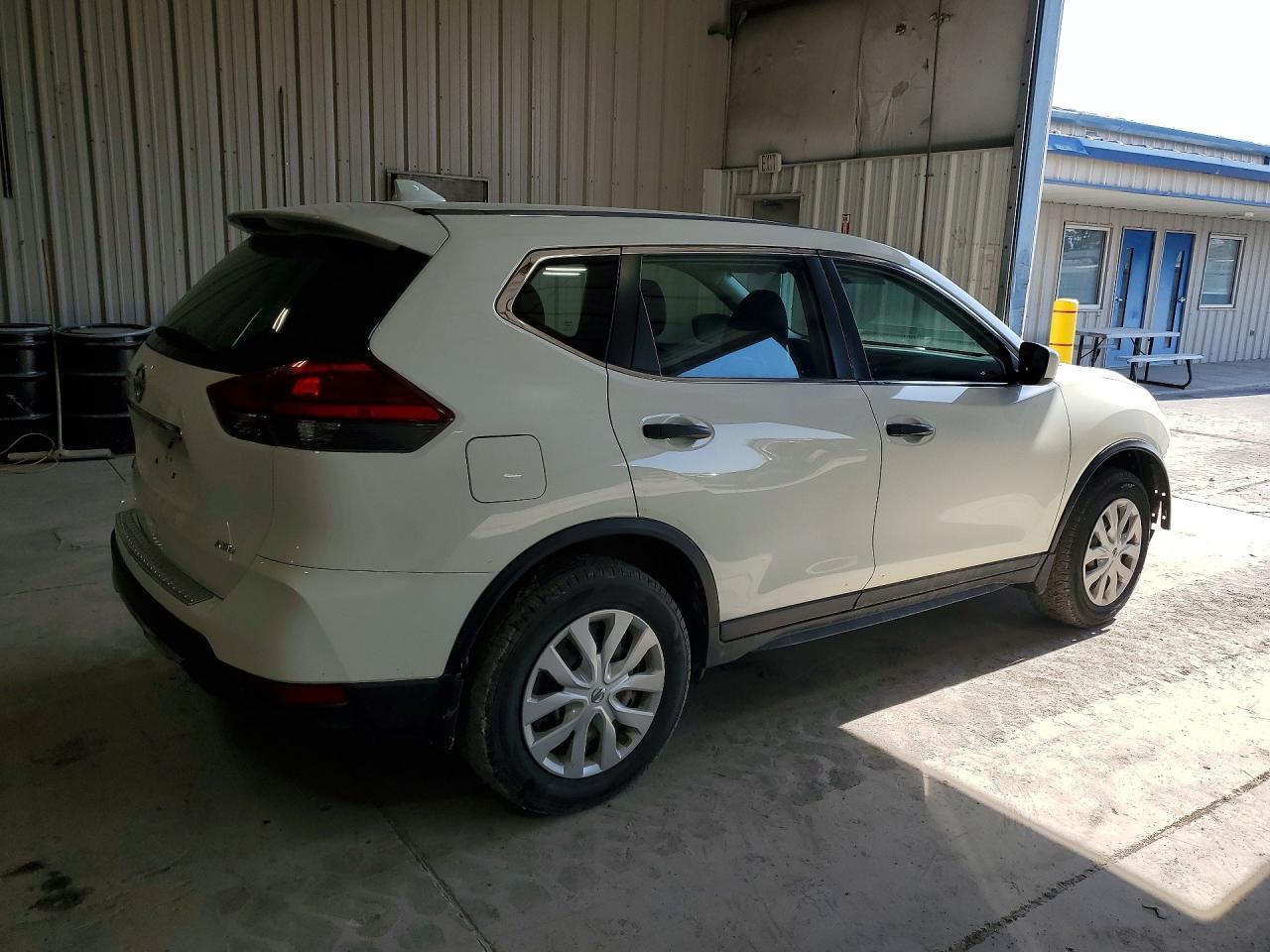 2017 Nissan Rogue S - zdjęcie 3