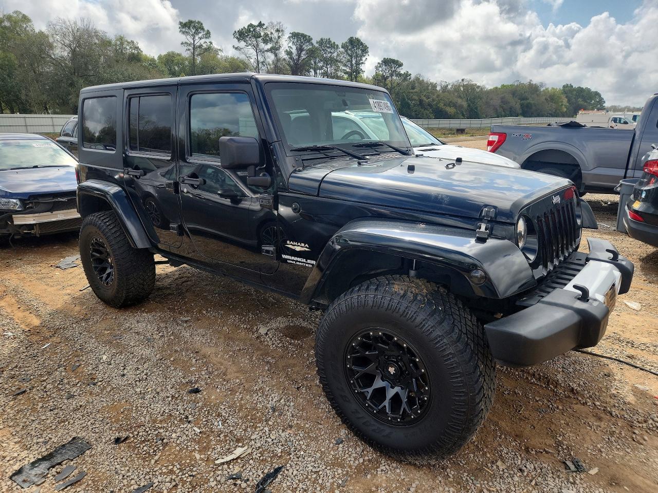2015 Jeep Wrangler Unlimited Sahara - zdjęcie 4