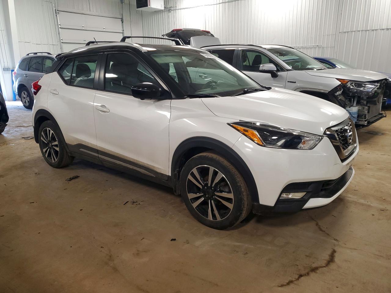 2019 Nissan Kicks Sr - zdjęcie 4
