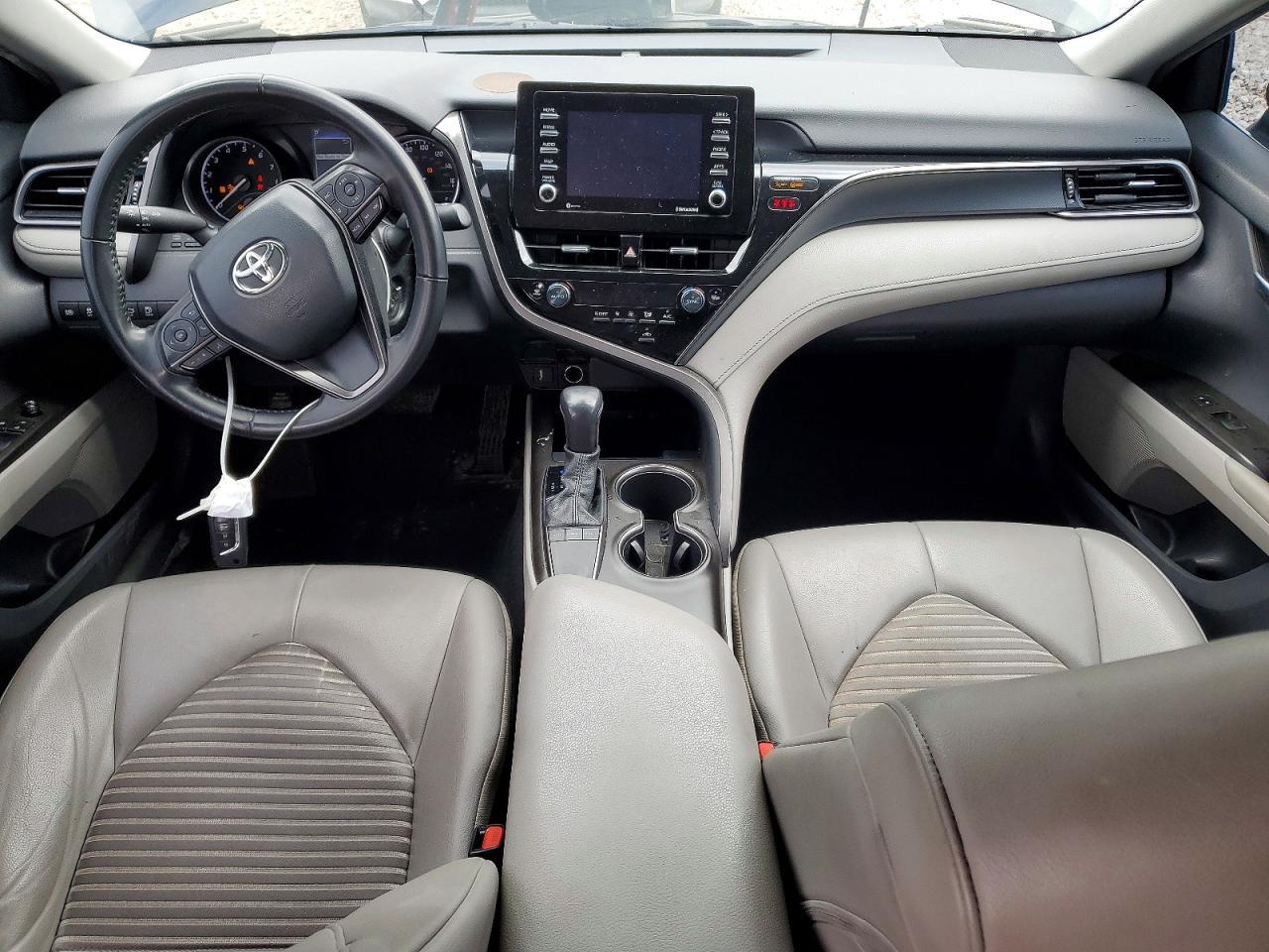 2022 Toyota Camry Se - zdjęcie 8