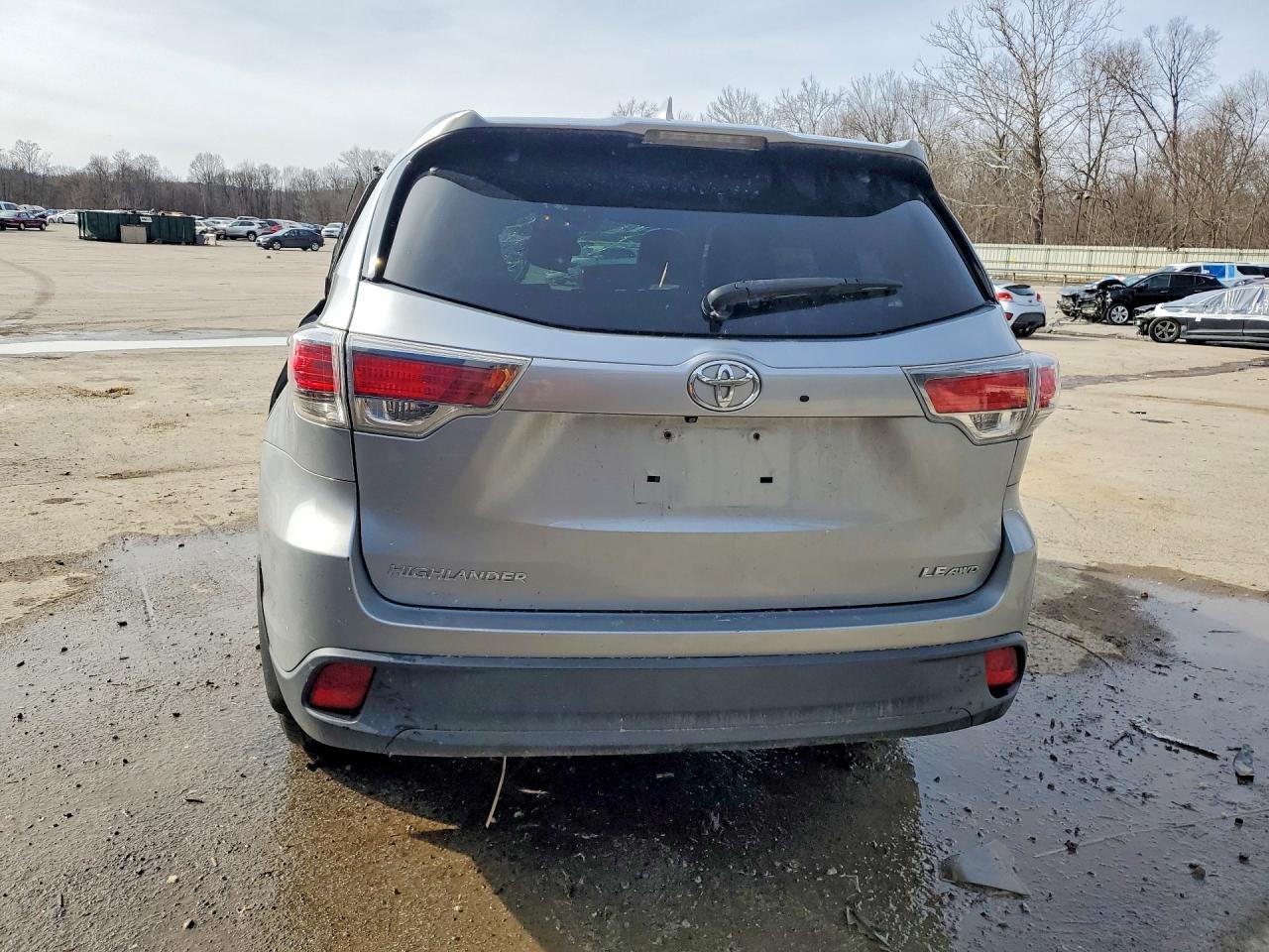 2015 Toyota Highlander Le Plus - zdjęcie 6