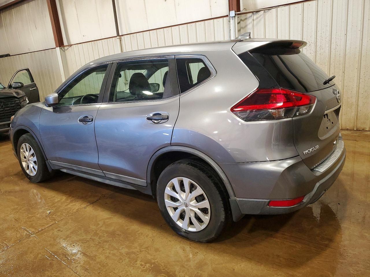 2018 Nissan Rogue S - zdjęcie 2