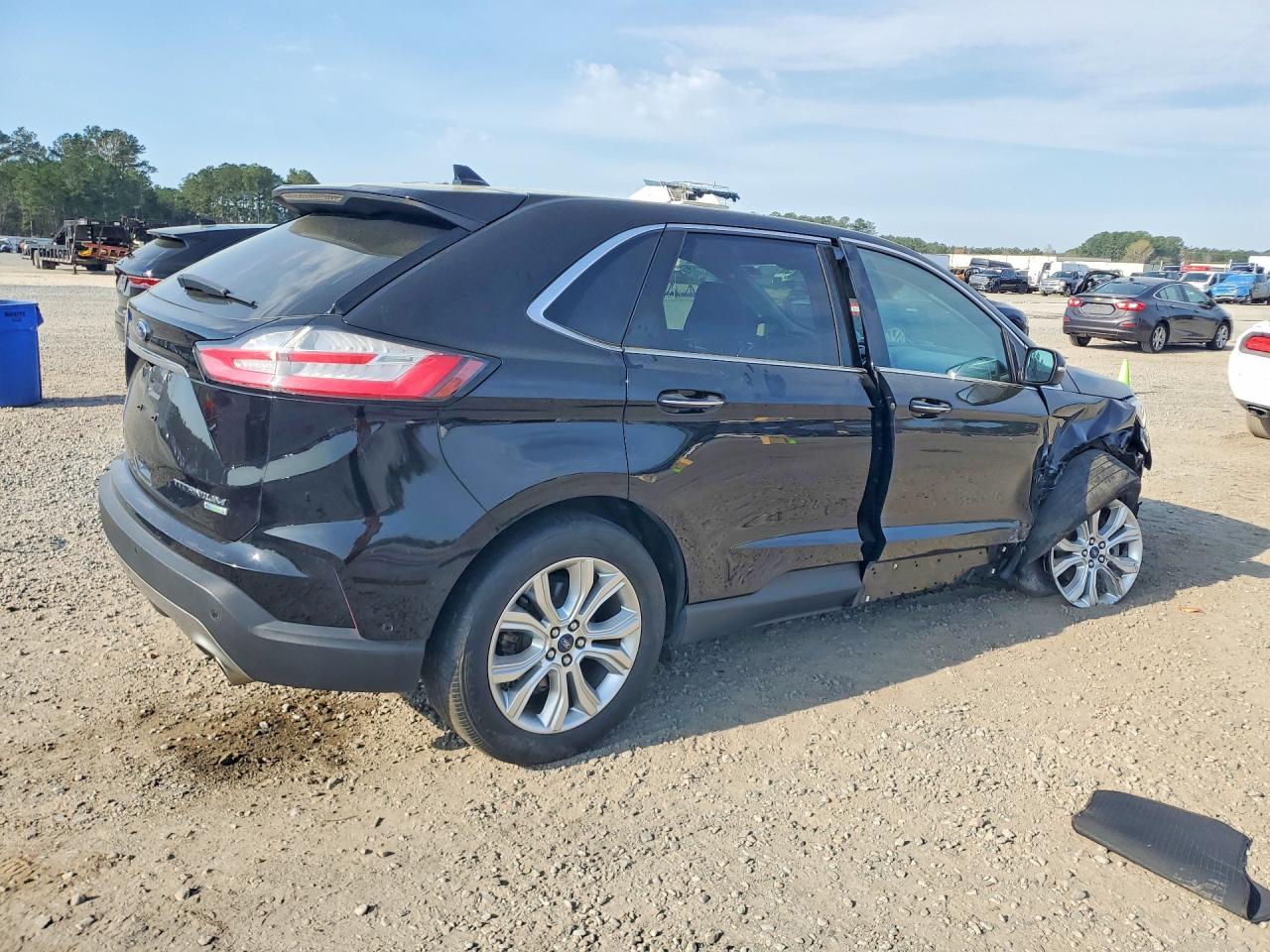 2020 Ford Edge Titanium - zdjęcie 3