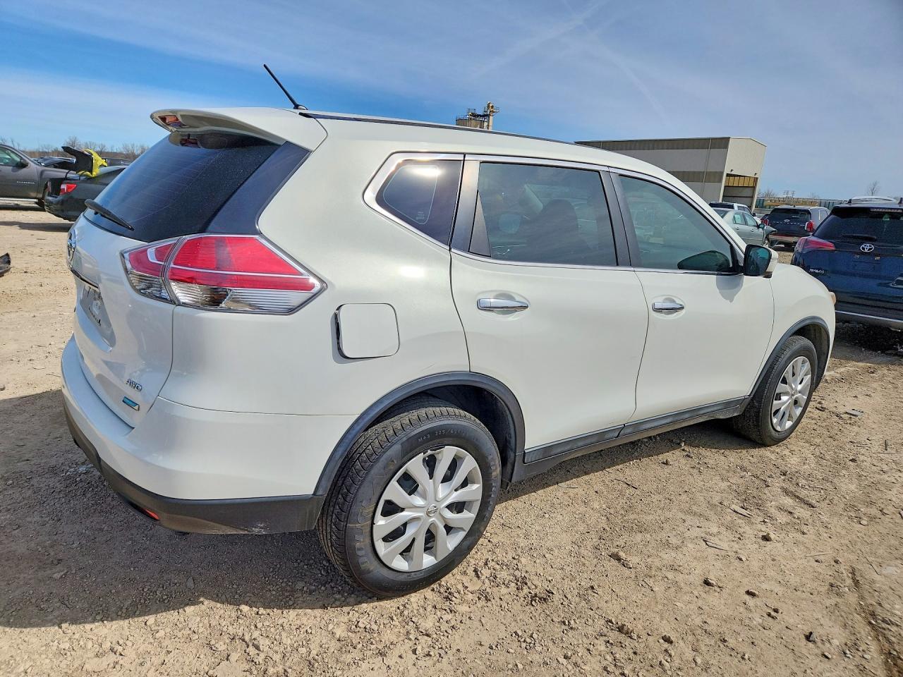 2014 Nissan Rogue S - zdjęcie 3