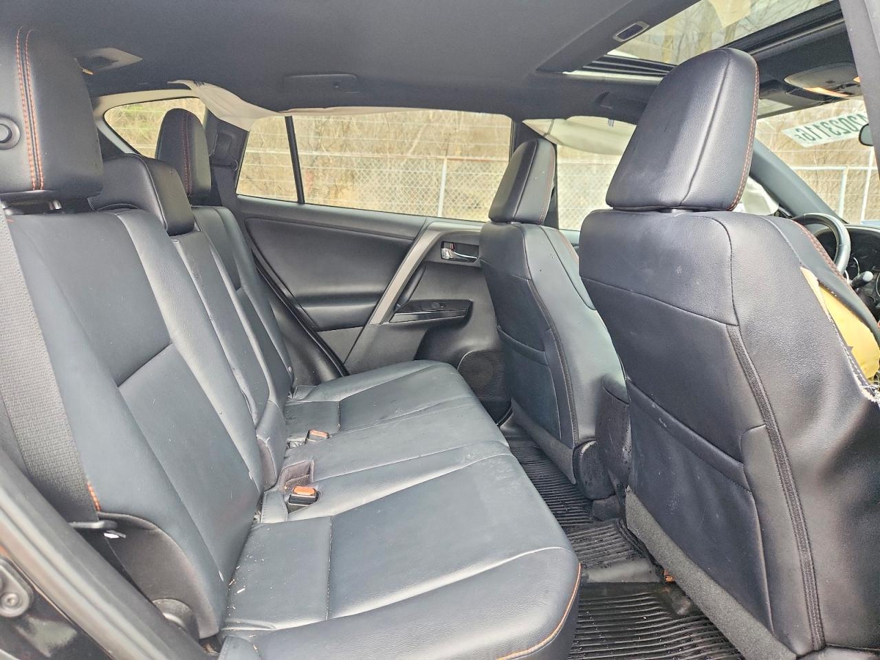 2017 Toyota Rav4 Se - zdjęcie 11