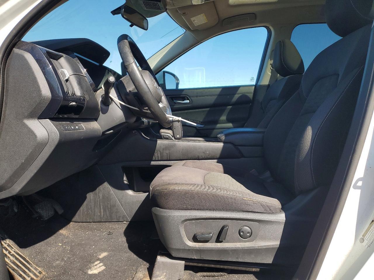 2022 Nissan Pathfinder Sv - zdjęcie 7