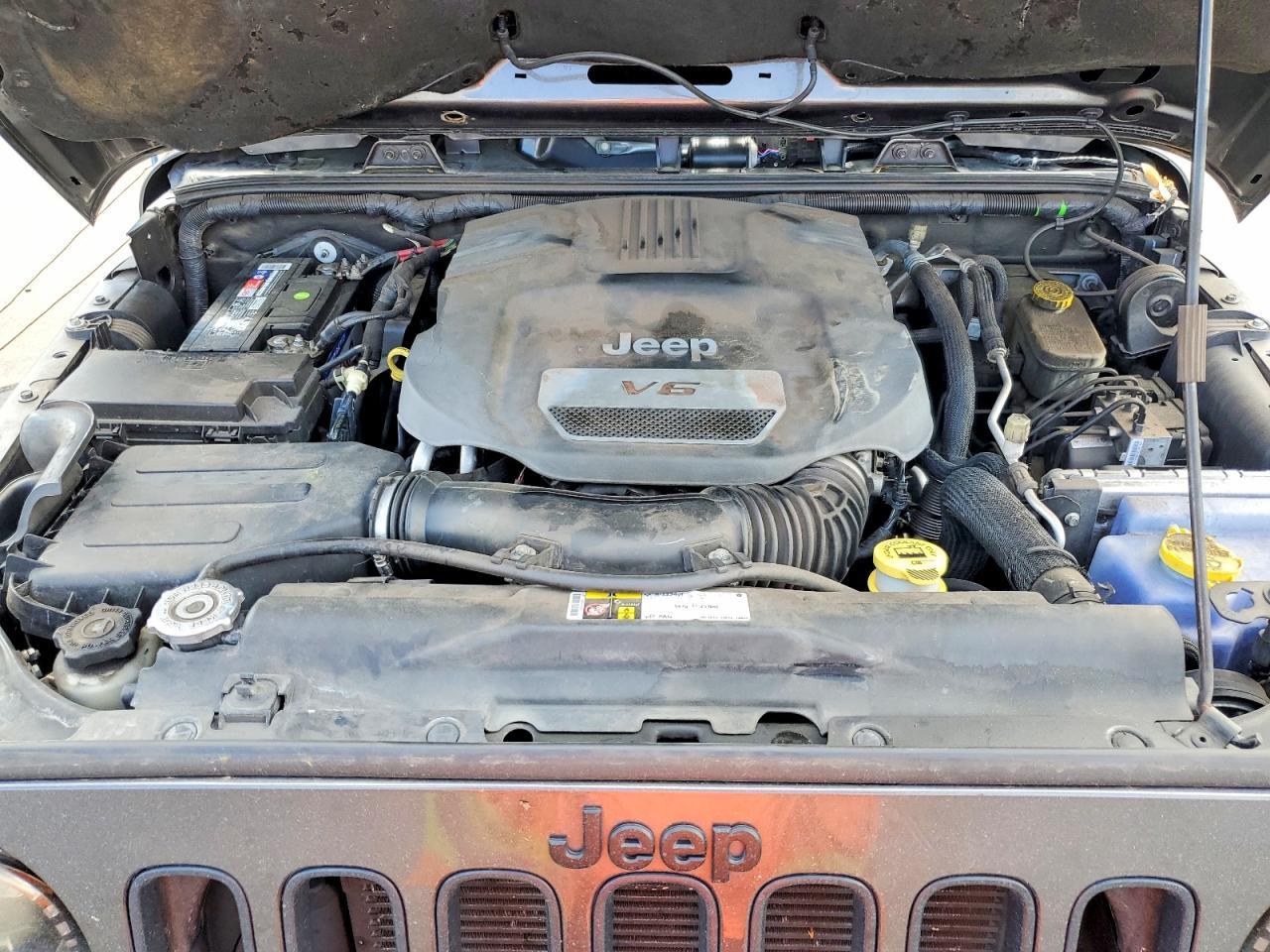 2016 Jeep Wrangler Unlimited Sahara - zdjęcie 11