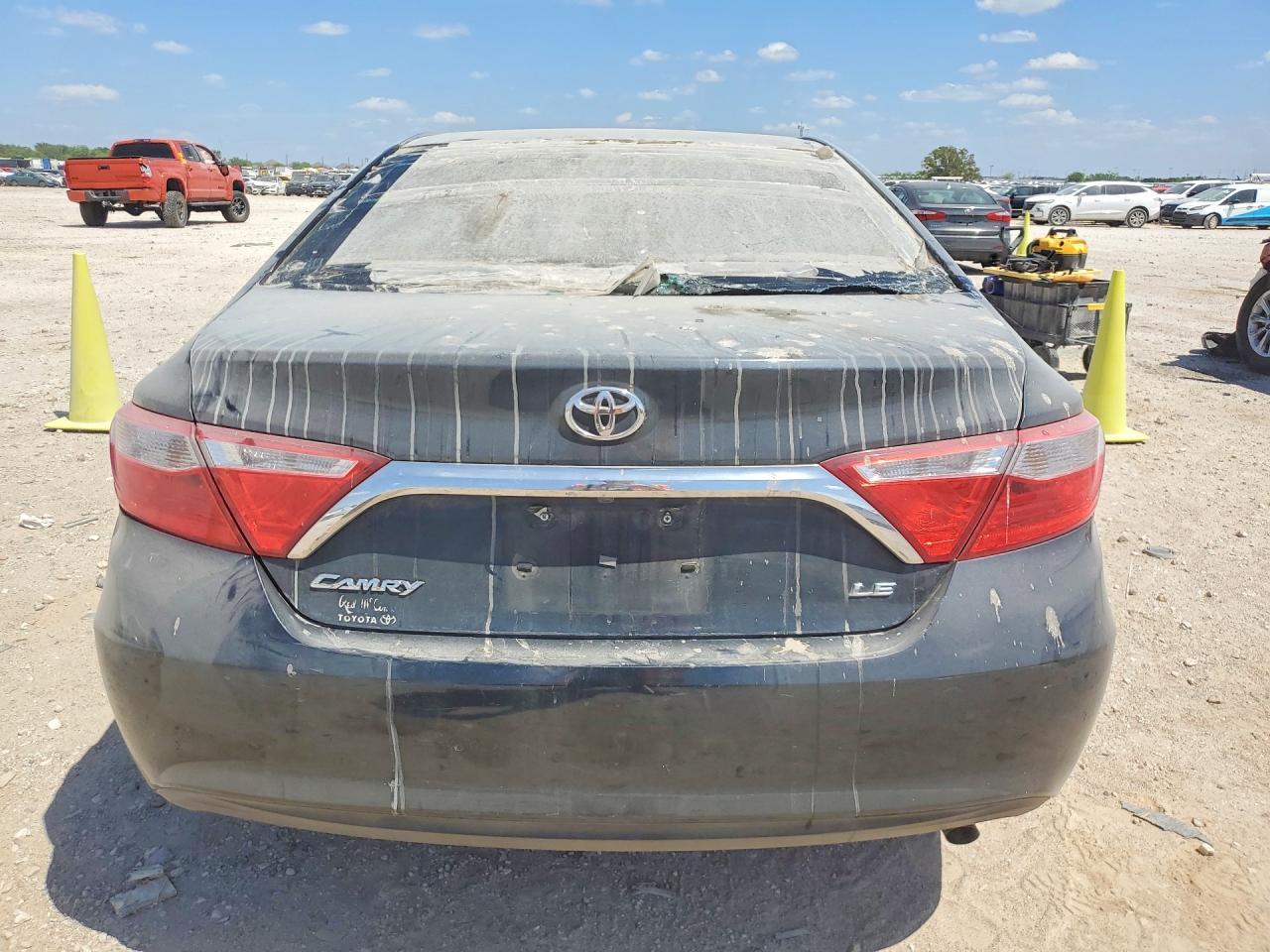 2016 Toyota Camry Le - zdjęcie 6