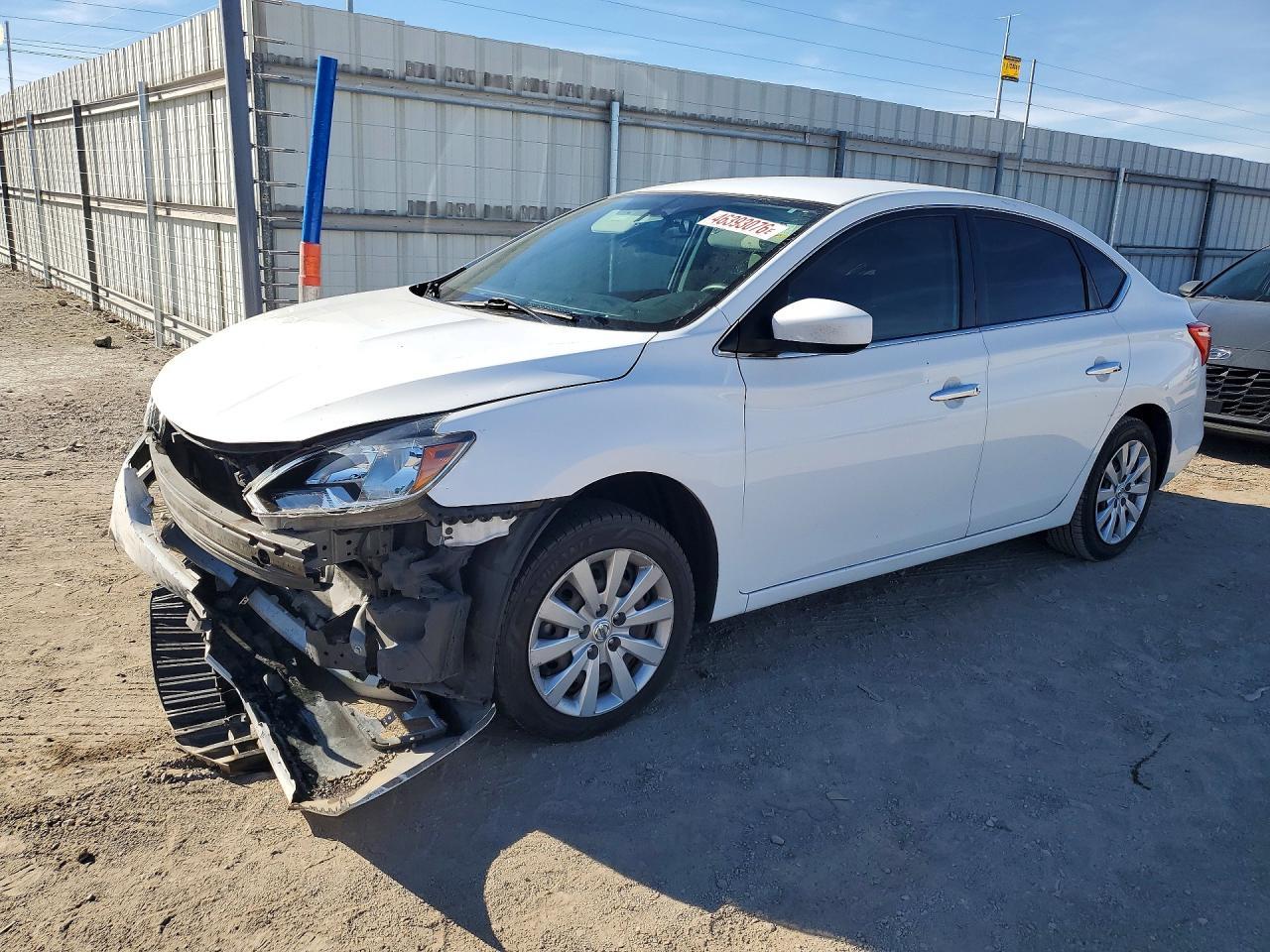 2017 Nissan Sentra S - zdjęcie główne