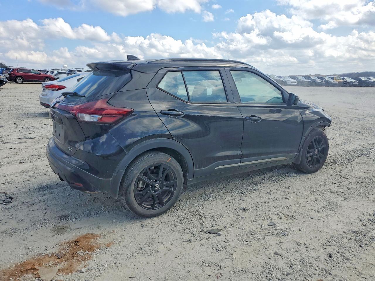 2021 Nissan Kicks Sr - zdjęcie 3