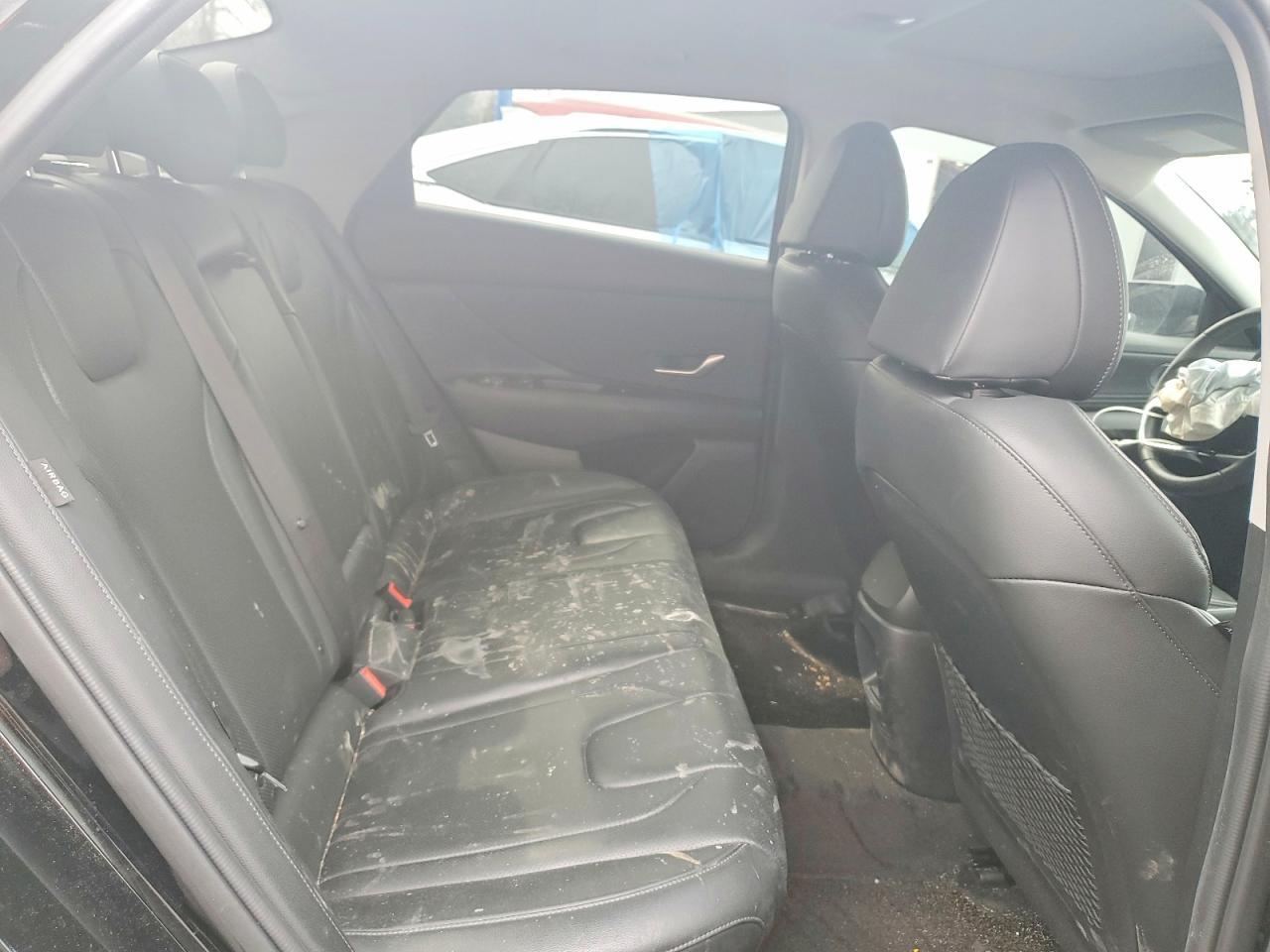 2024 Hyundai Elantra Luxury - zdjęcie 10