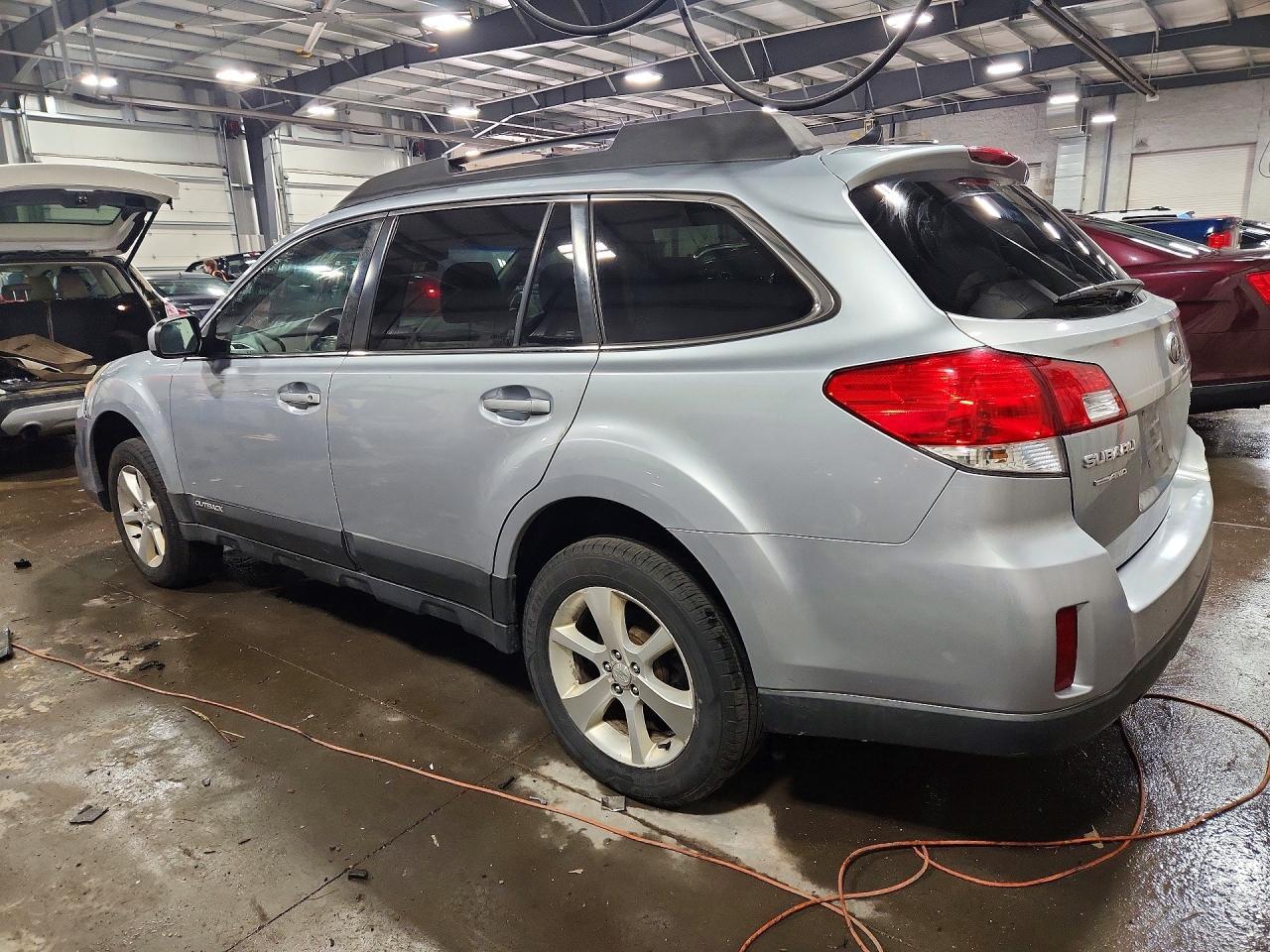 2013 Subaru Outback 3.6R Limited - zdjęcie 2