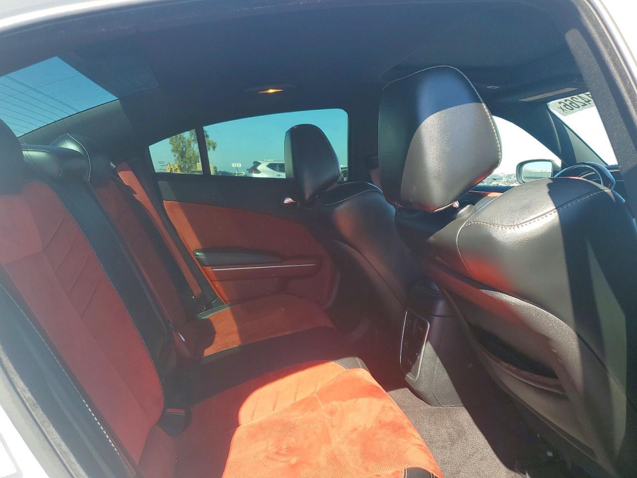 2017 Dodge Charger Srt 392 - zdjęcie 10