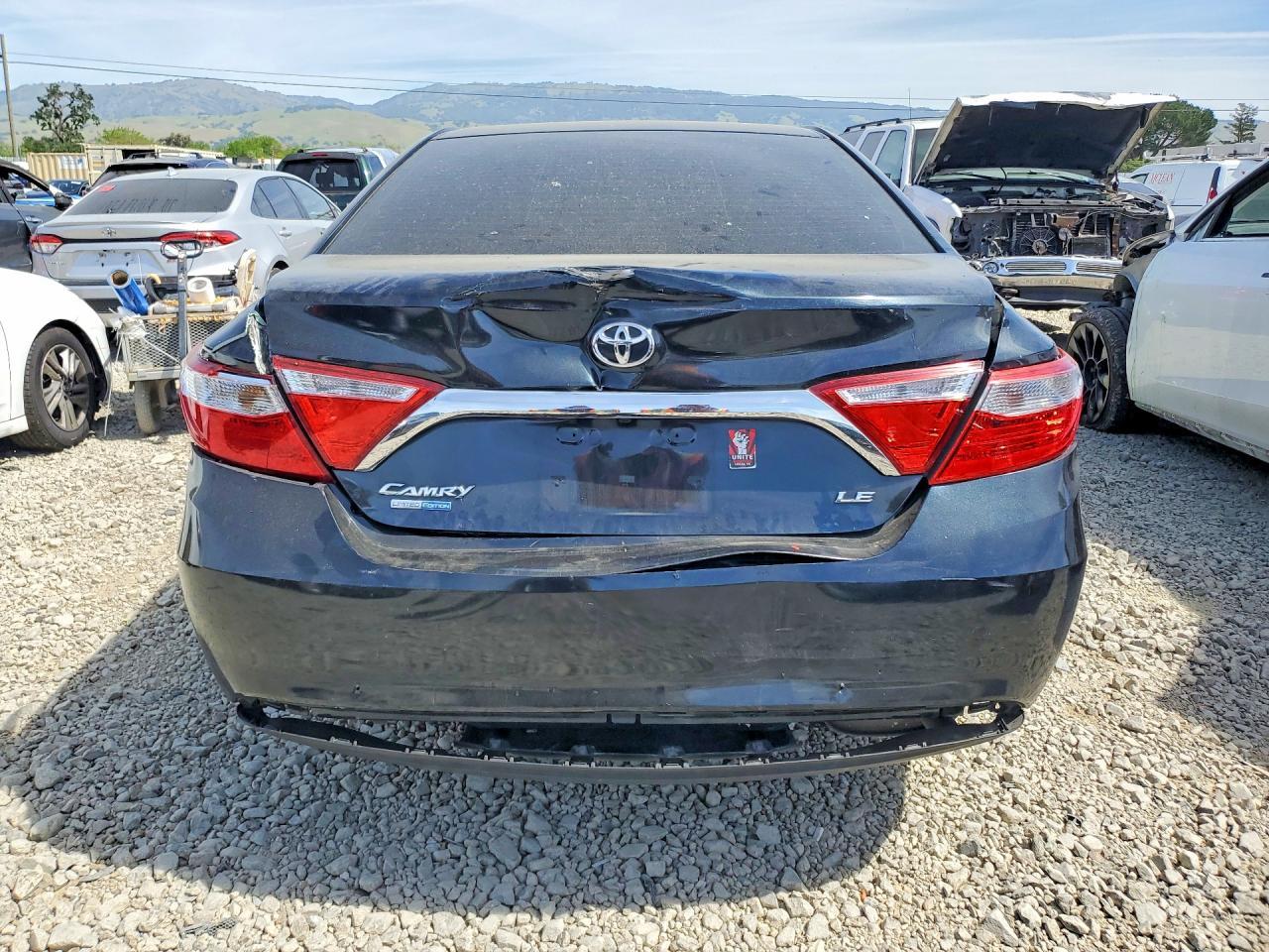 2015 Toyota Camry Le - zdjęcie 6