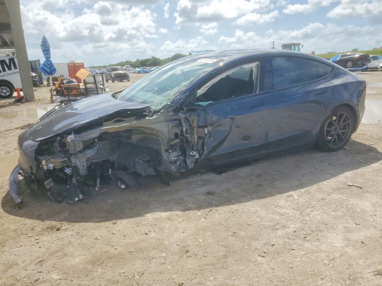 2023 Tesla Model 3 - zdjęcie główne