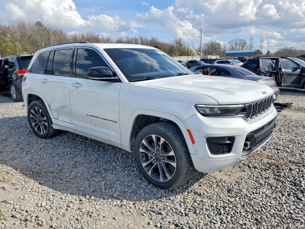 2022 Jeep Grand Cherokee Overland - zdjęcie 4