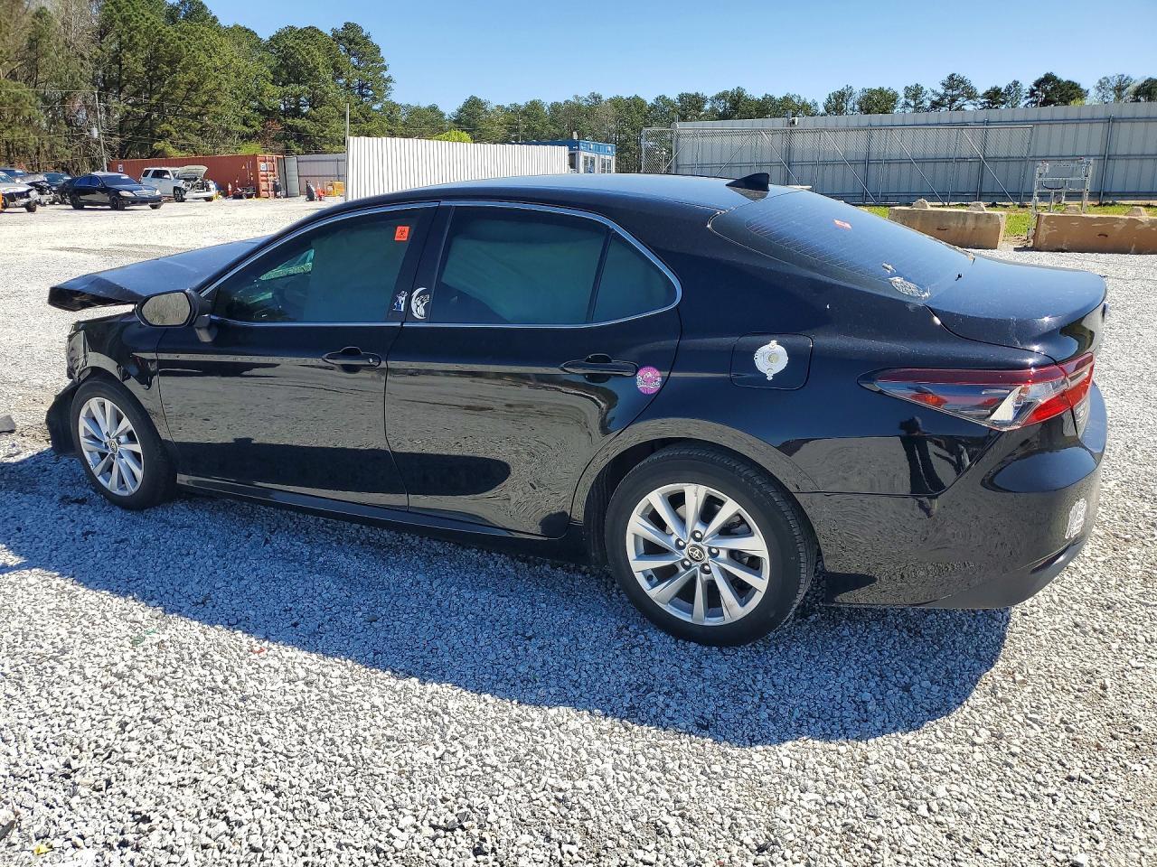 2023 Toyota Camry Le - zdjęcie 2