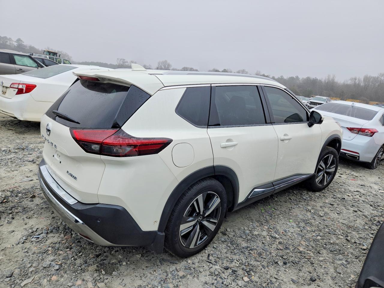 2021 Nissan Rogue Platinum - zdjęcie 3