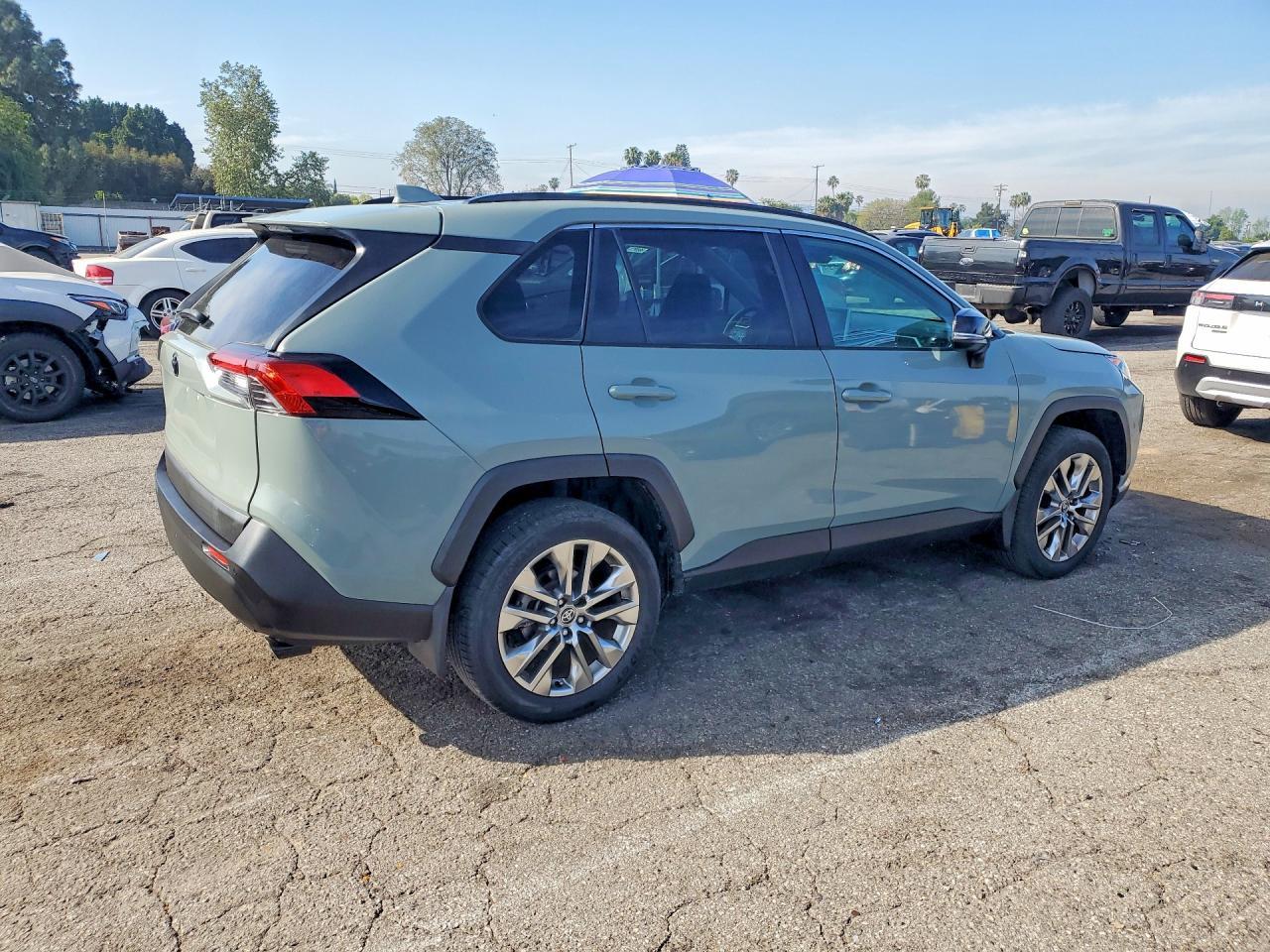 2021 Toyota Rav4 Xle Premium - zdjęcie 3