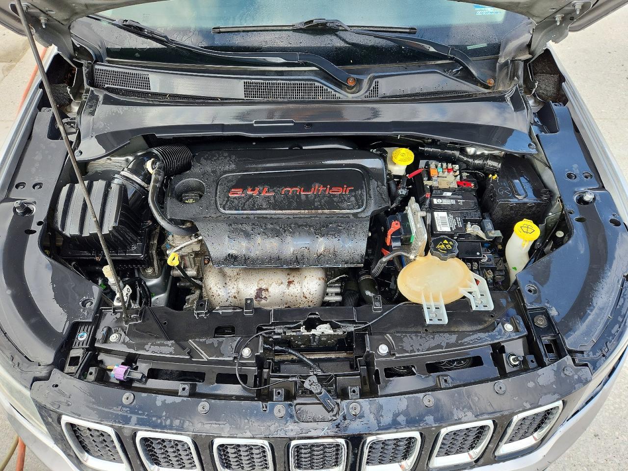 2018 Jeep Compass Latitude - zdjęcie 12