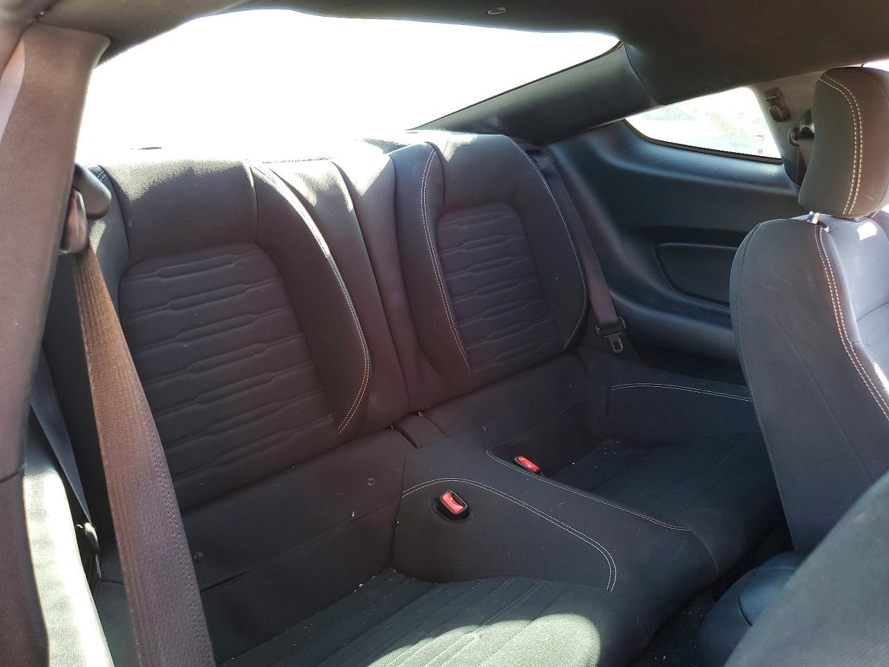 2015 Ford Mustang - zdjęcie 10