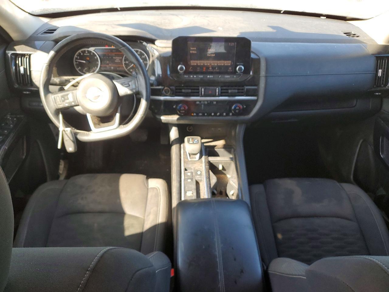 2022 Nissan Pathfinder Sv - zdjęcie 8