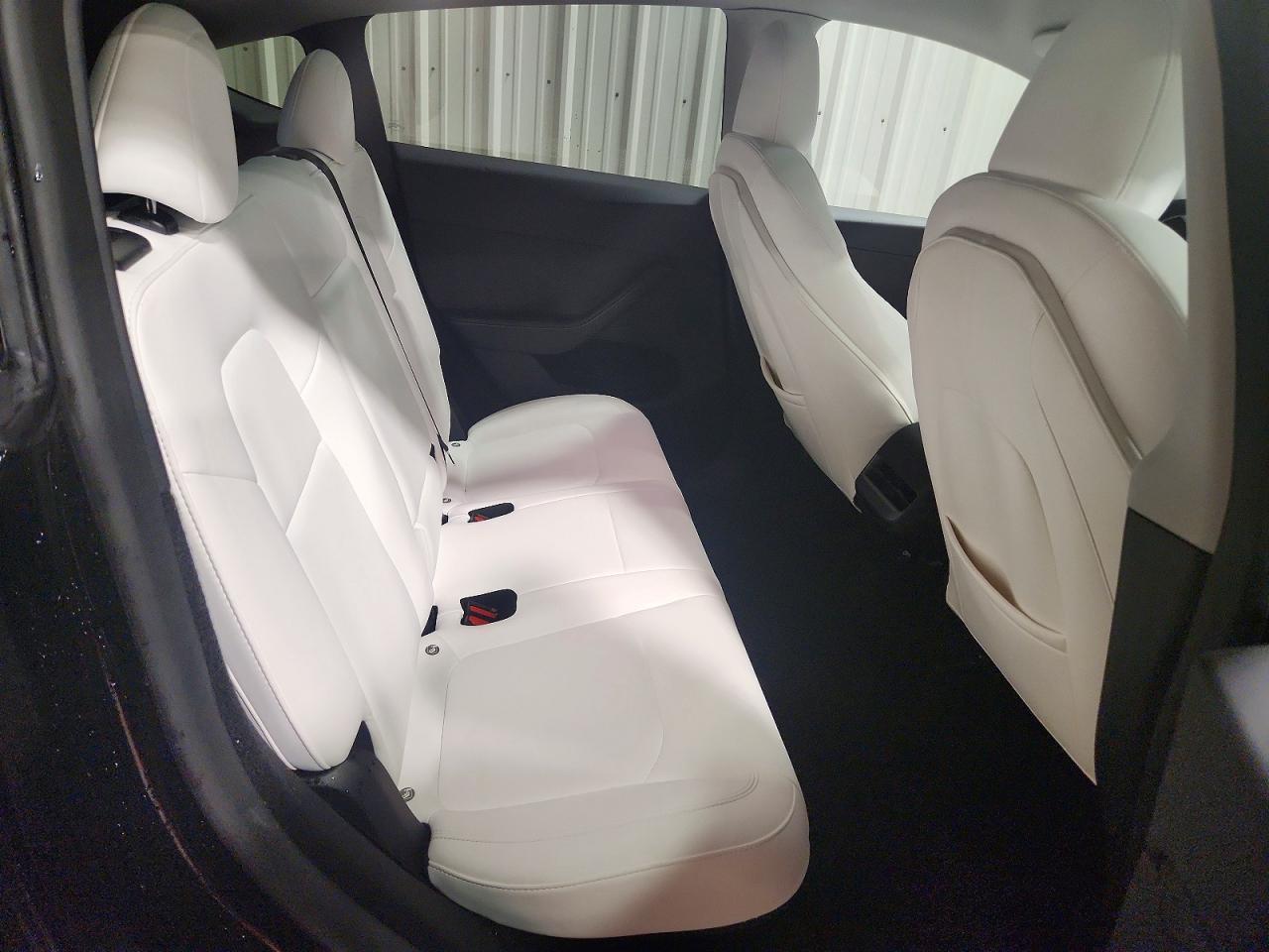 2024 Tesla Model Y - zdjęcie 11