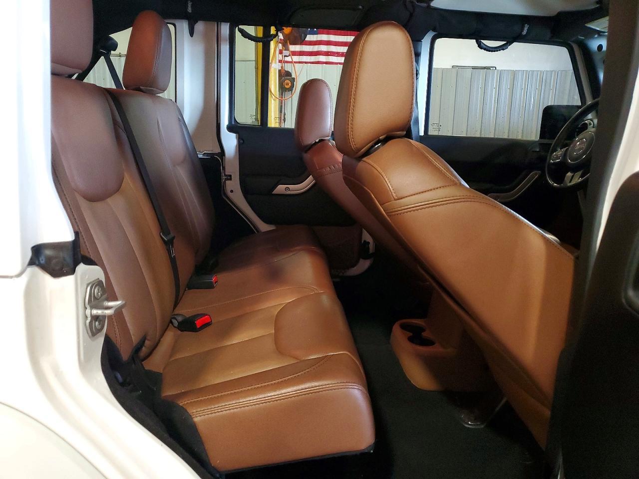 2017 Jeep Wrangler Unlimited Sahara - zdjęcie 11