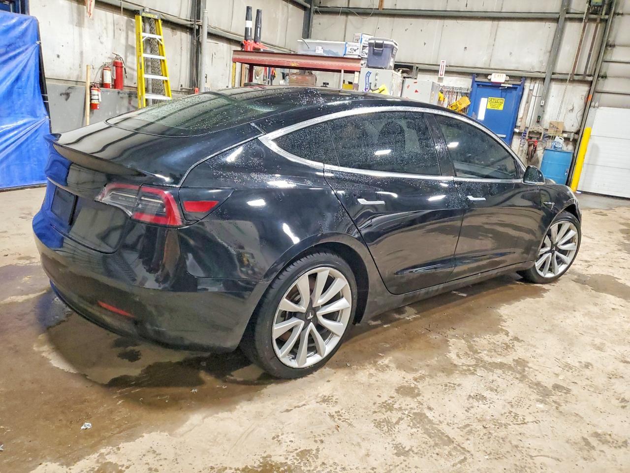 2019 Tesla Model 3 - zdjęcie 3