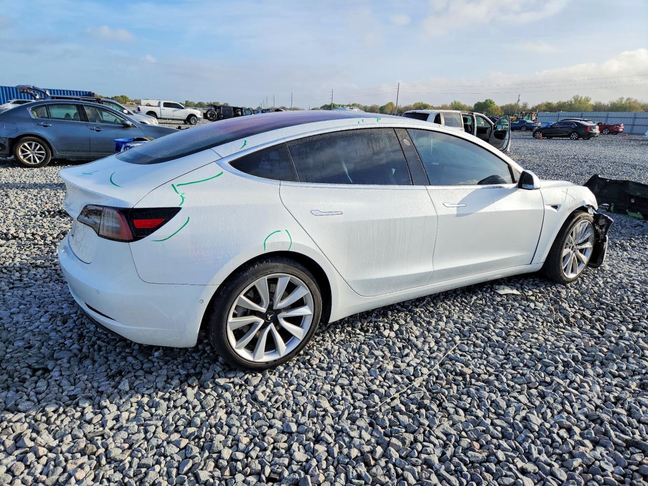 2018 Tesla Model 3 - zdjęcie 3