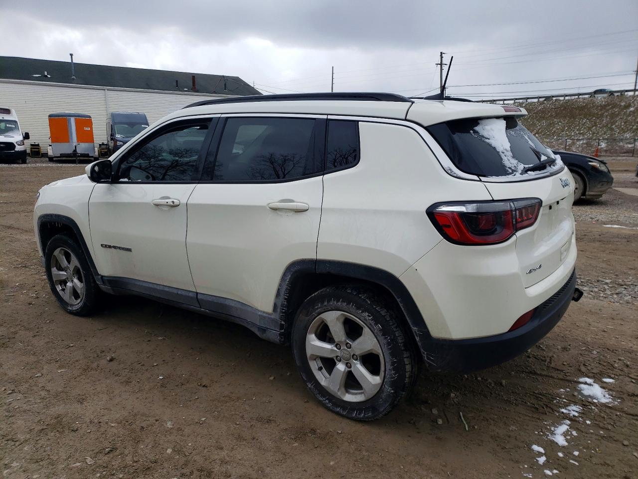 2020 Jeep Compass Latitude - zdjęcie 2