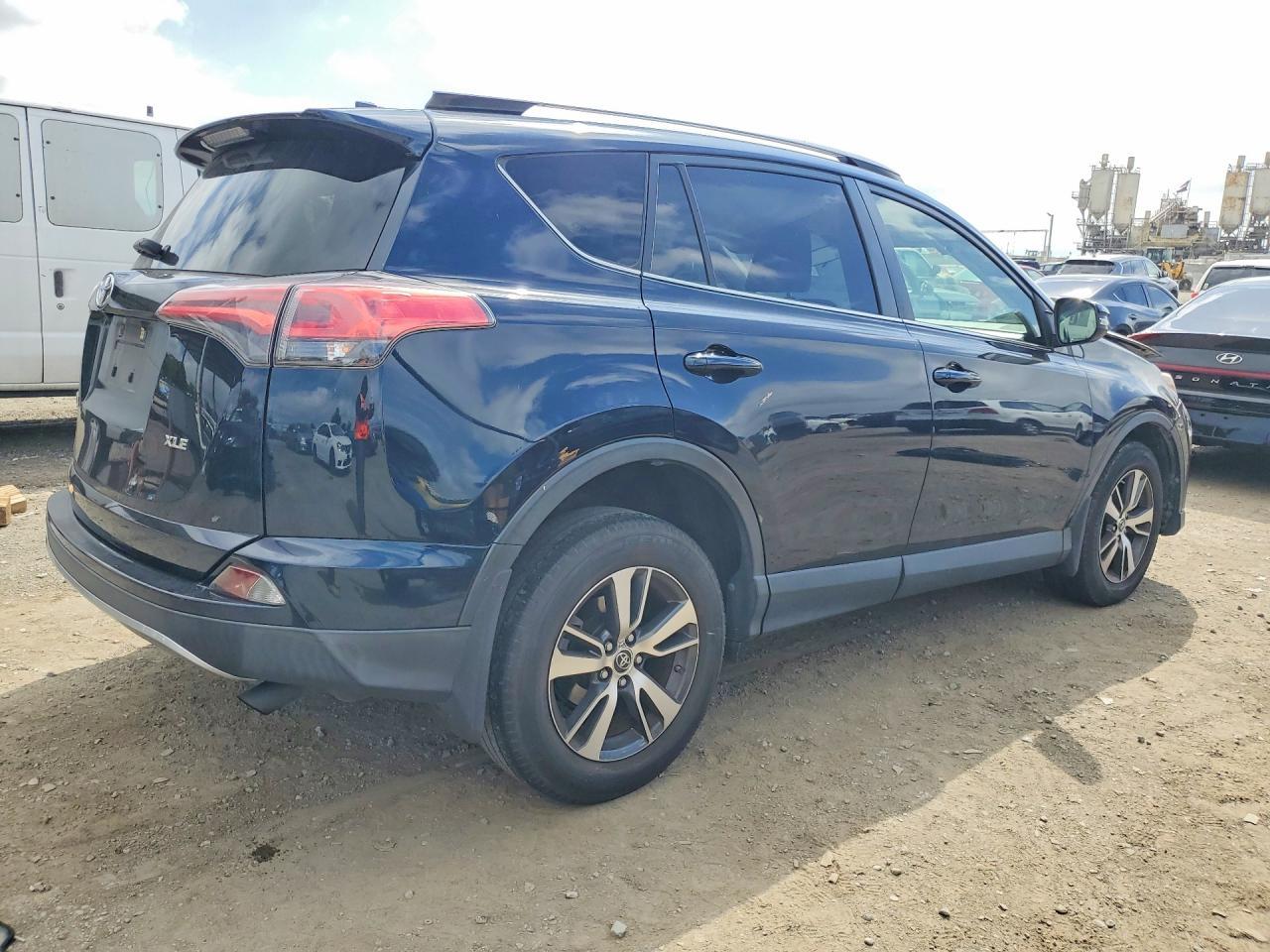 2018 Toyota Rav4 Xle - zdjęcie 3