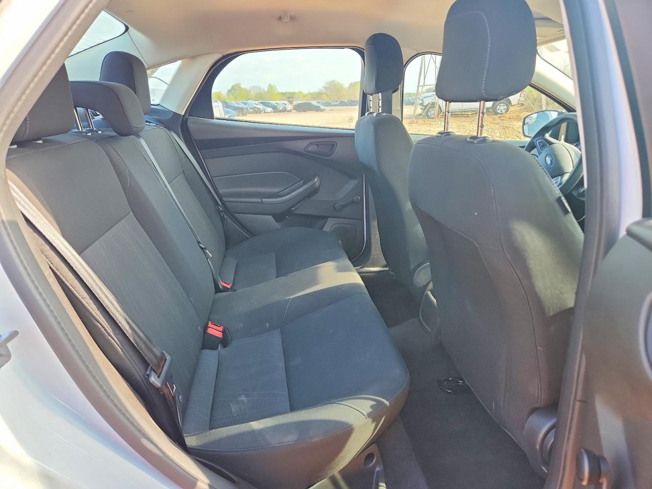 2016 Ford Focus S - zdjęcie 10