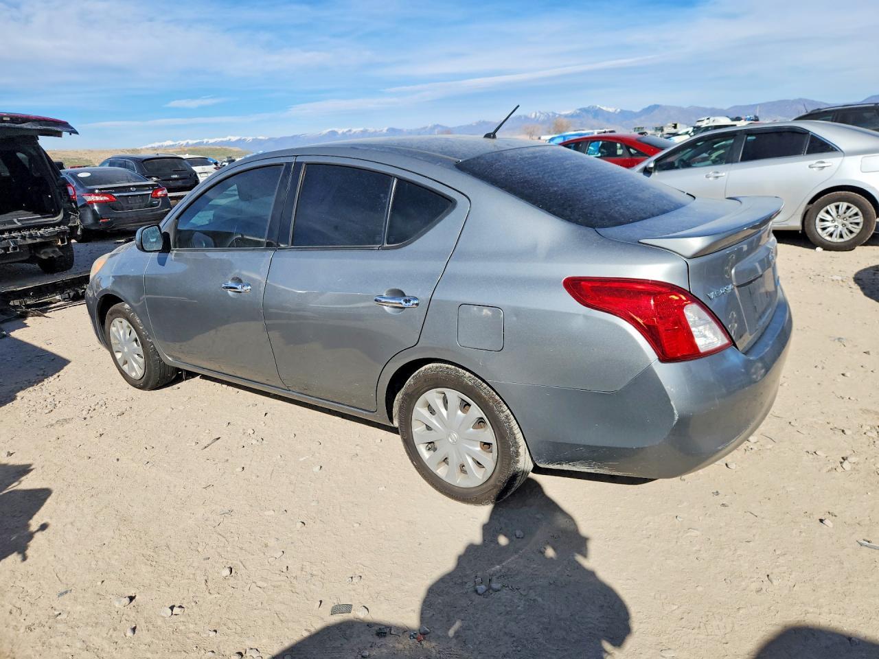 2014 Nissan Versa 1.6 S - zdjęcie 2
