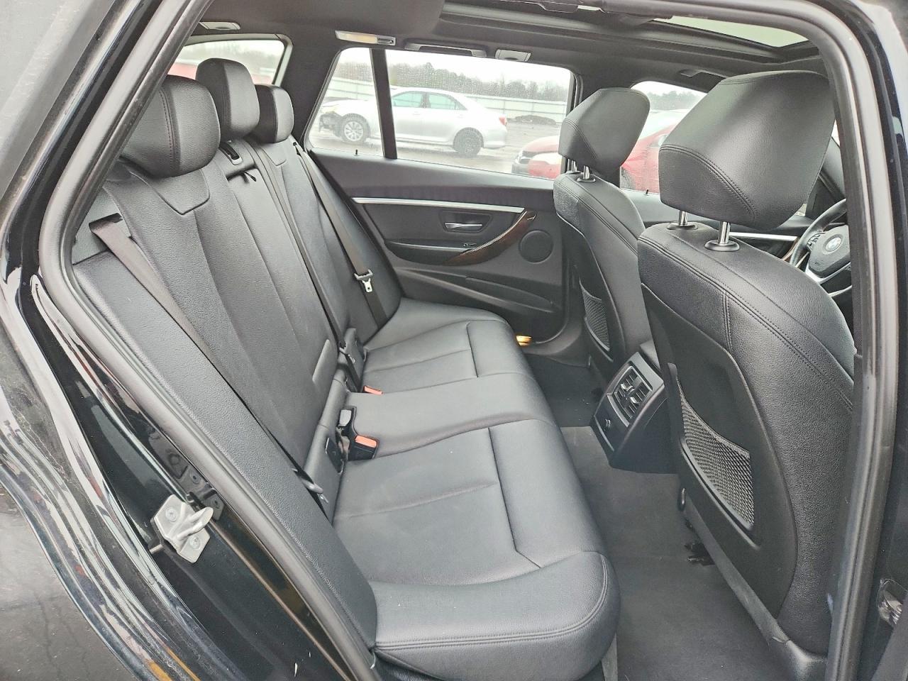 2017 BMW 330 Xi - zdjęcie 10