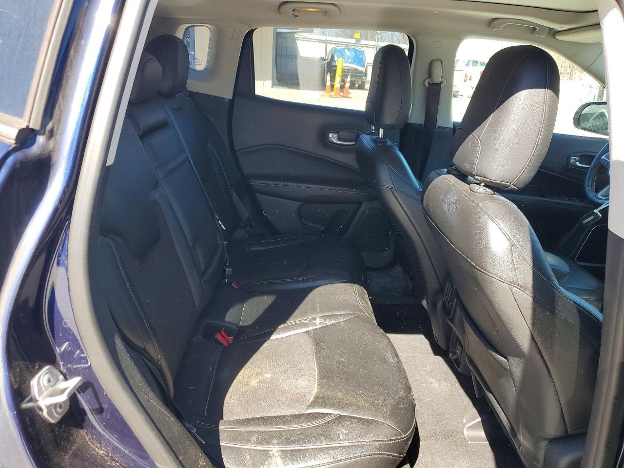 2018 Jeep Compass Latitude - zdjęcie 11
