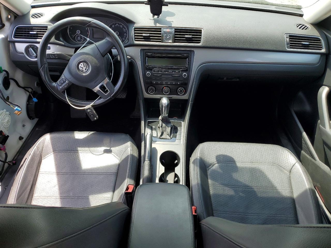 2014 Volkswagen Passat S - zdjęcie 8