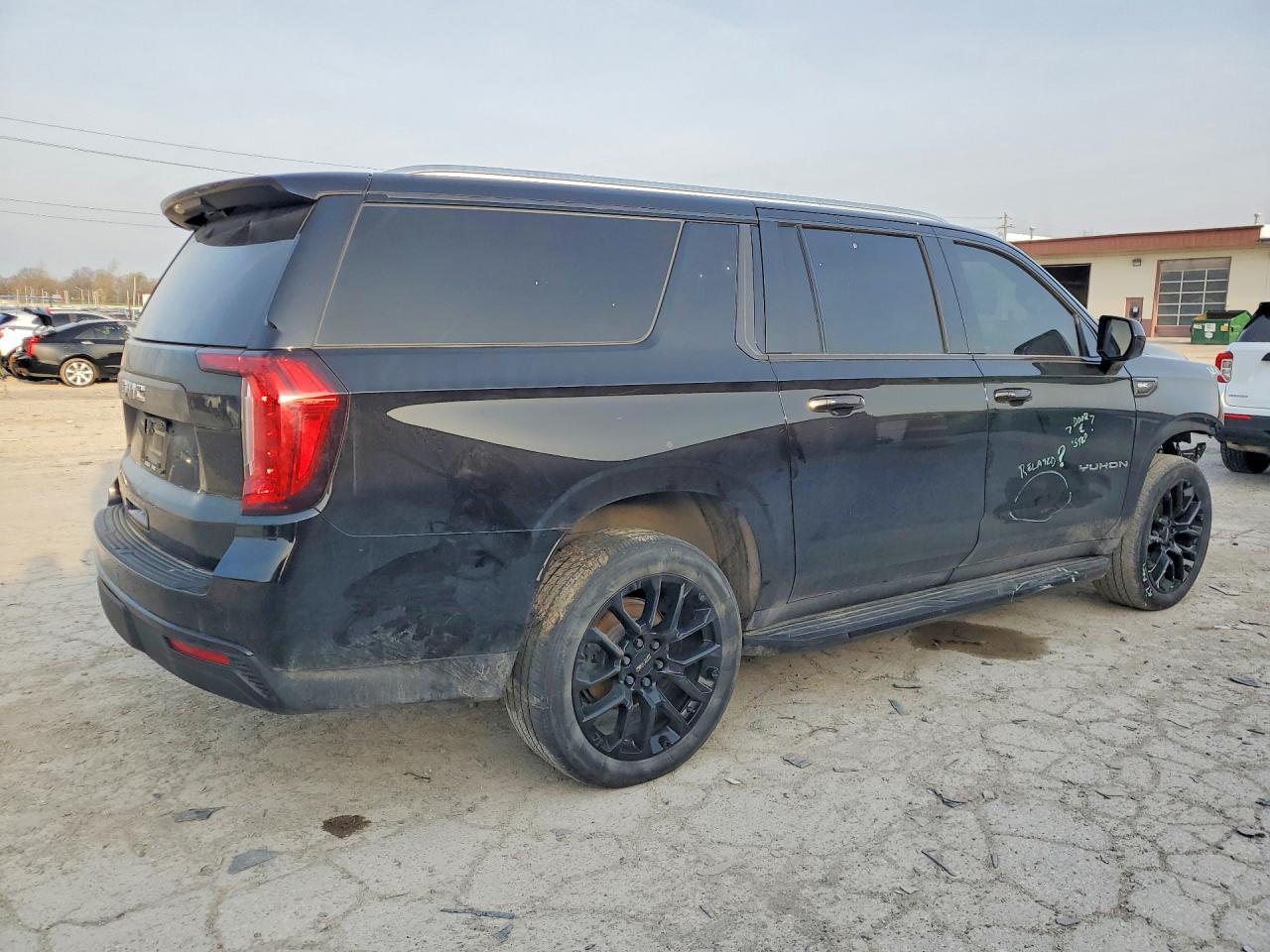 2023 GMC Yukon Xl K1500 Sle - zdjęcie 3