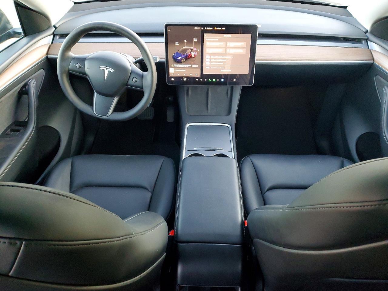 2024 Tesla Model Y - zdjęcie 8