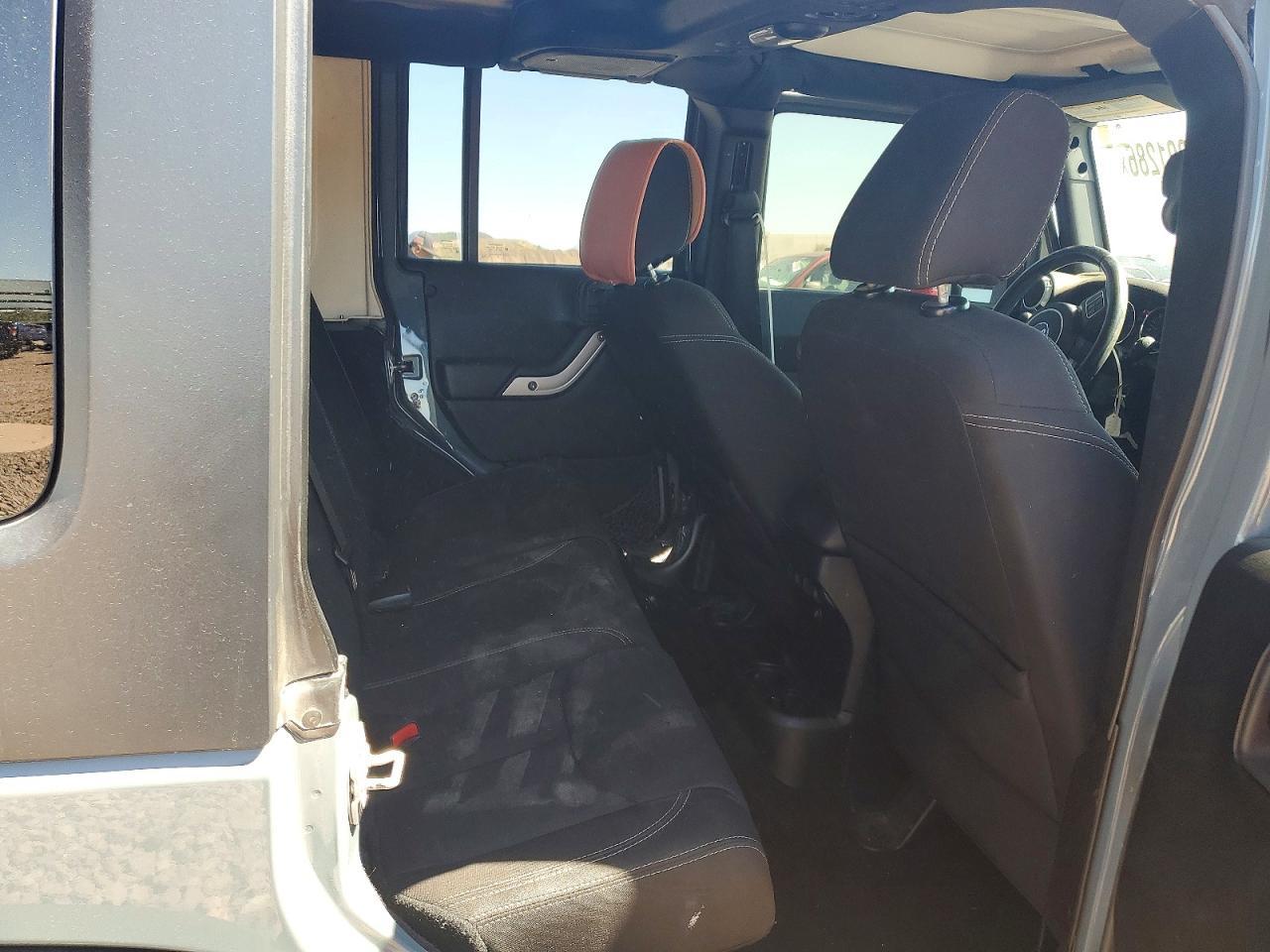 2015 Jeep Wrangler Unlimited Rubicon - zdjęcie 10