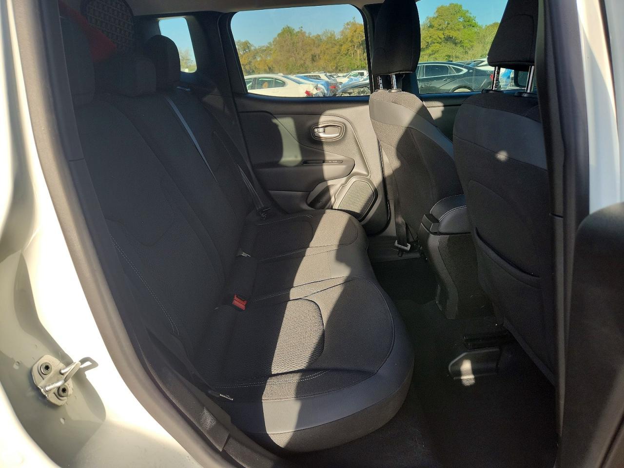 2023 Jeep Renegade Latitude - zdjęcie 11