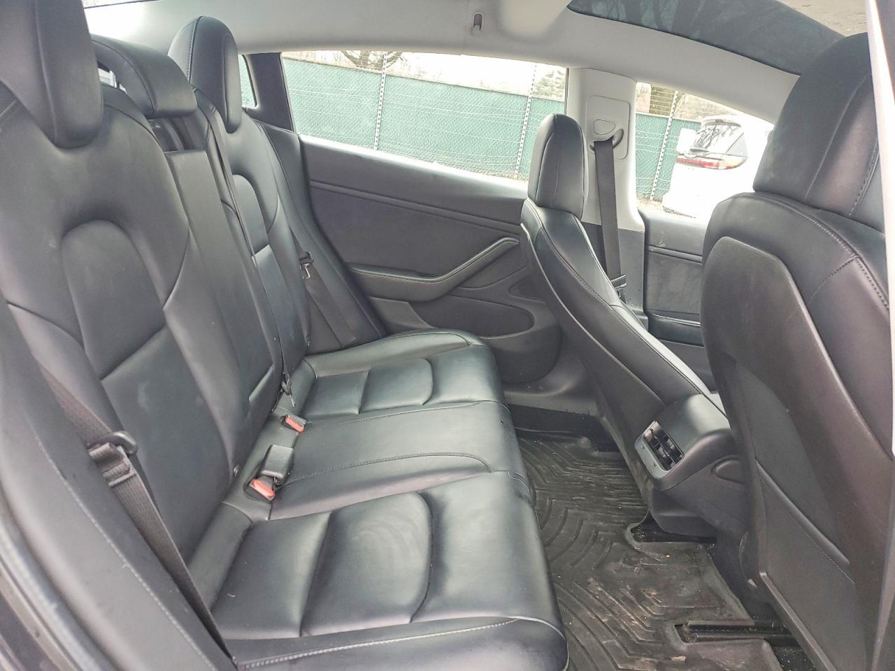 2019 Tesla Model 3 - zdjęcie 10