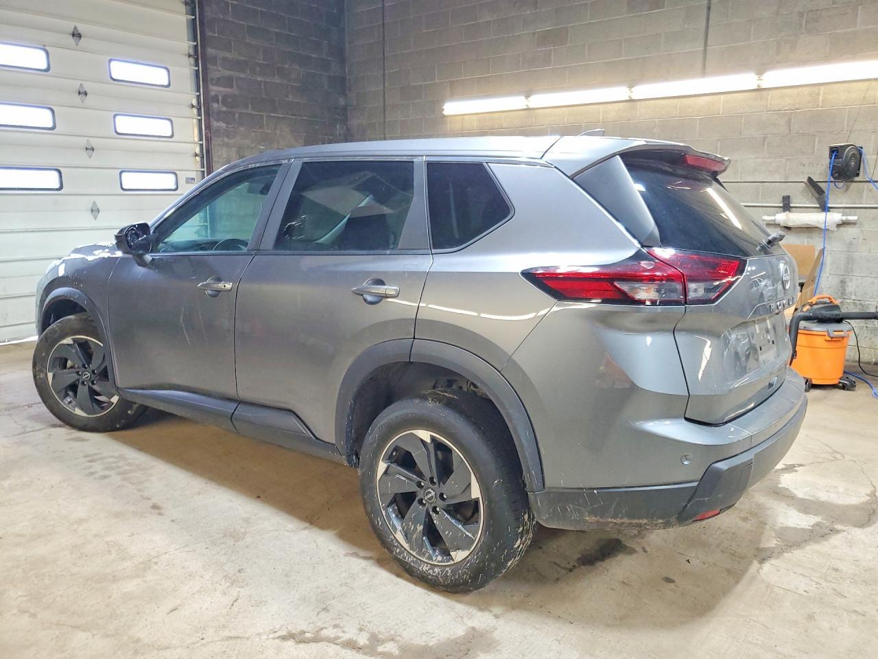 2025 Nissan Rogue Sv - zdjęcie 2