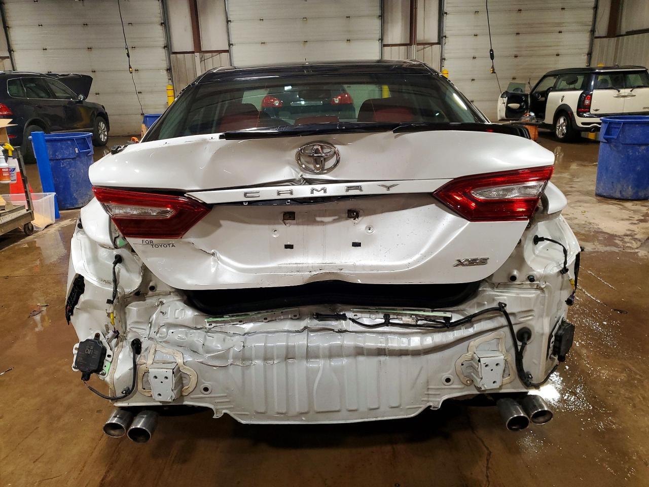 2018 Toyota Camry Xse - zdjęcie 6