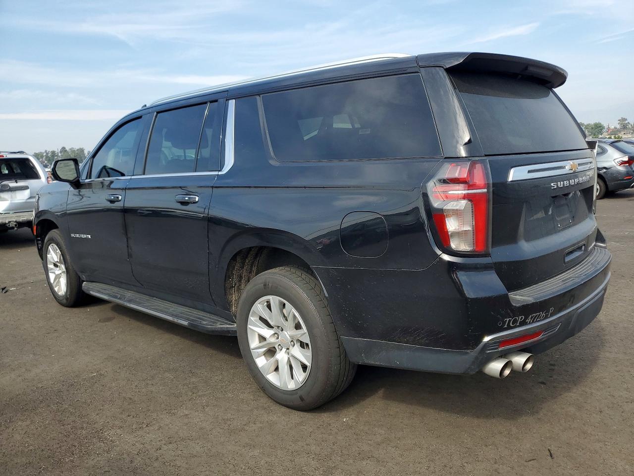 2023 Chevrolet Suburban C1500 Premier - zdjęcie 2