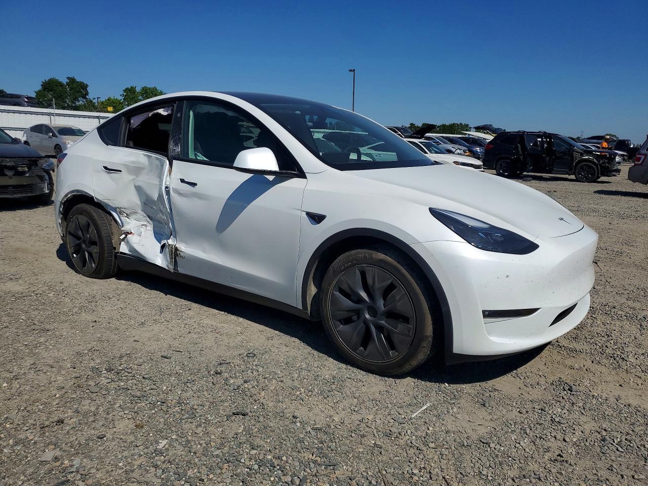 2025 Tesla Model Y - zdjęcie 4