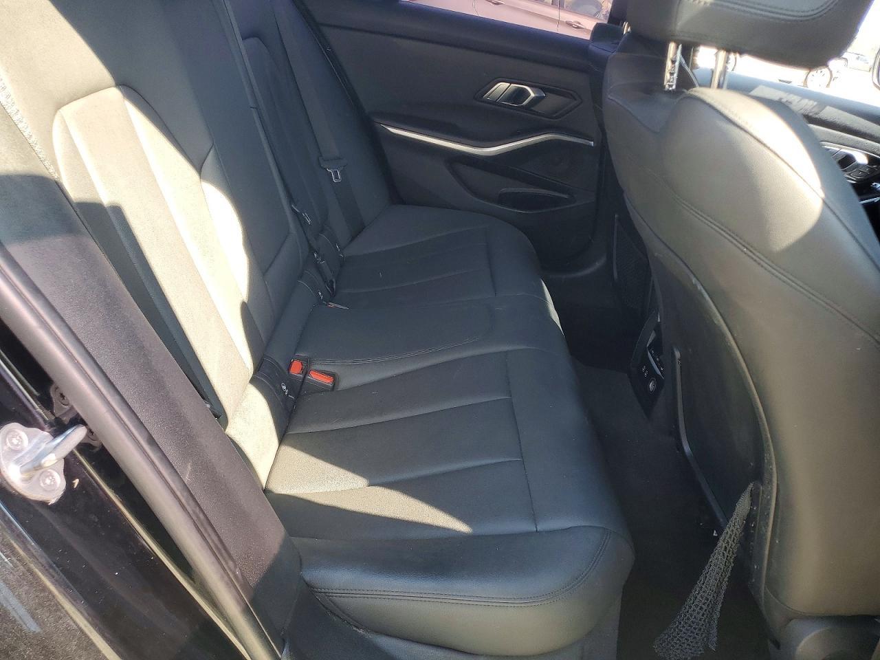 2020 BMW 330Xi - zdjęcie 10