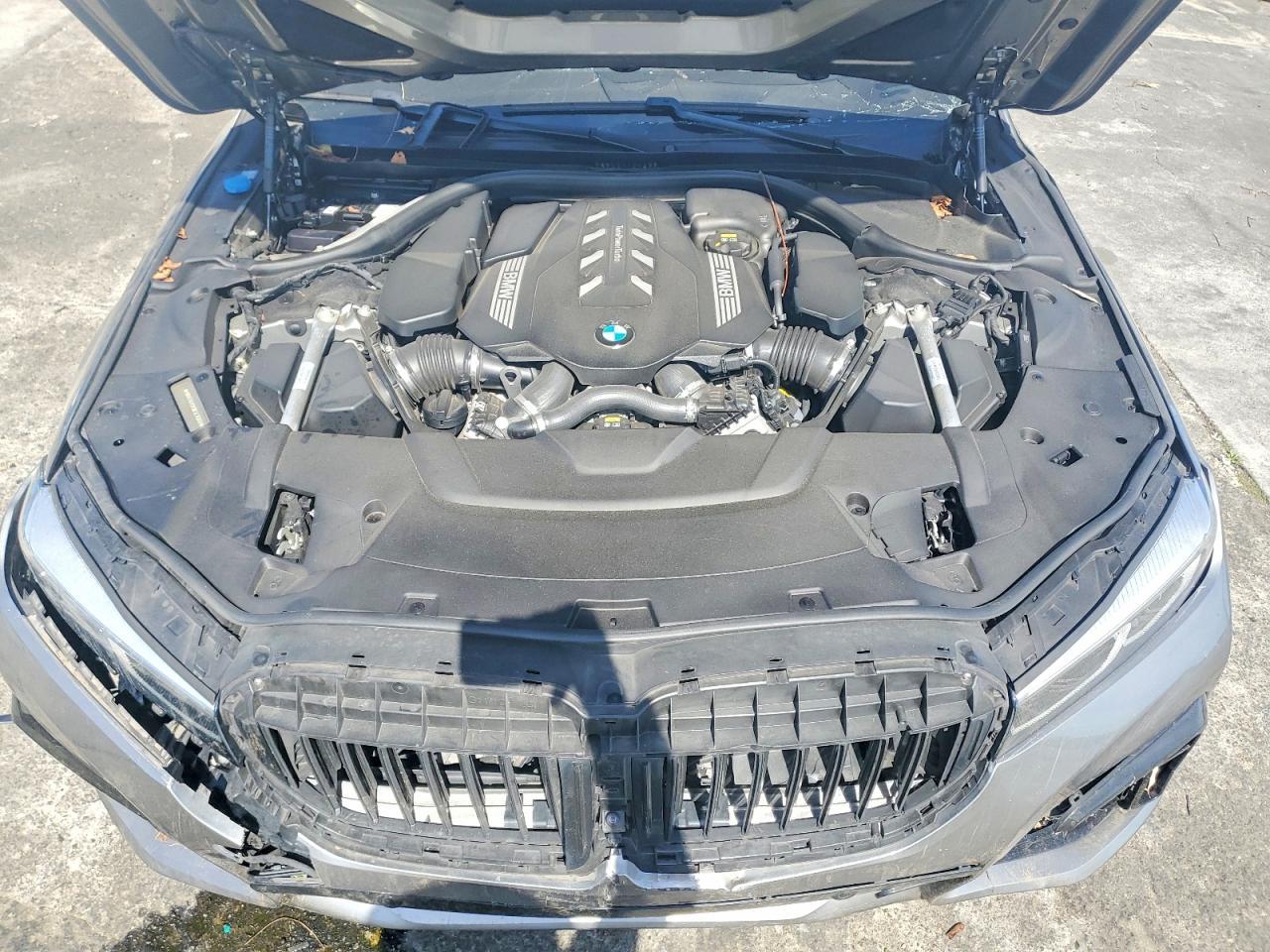 2022 BMW 750 Xi - zdjęcie 11